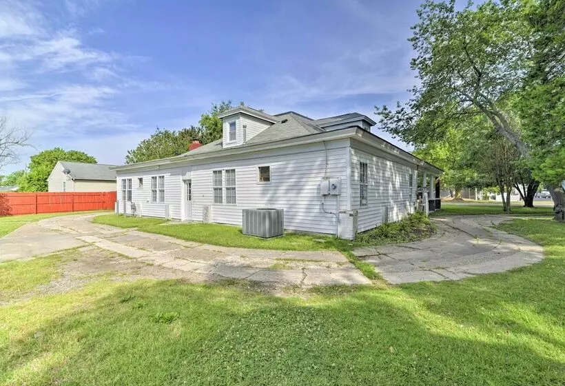 Hampton Sanctuary W/ Fire Pit & Fenced Yard!