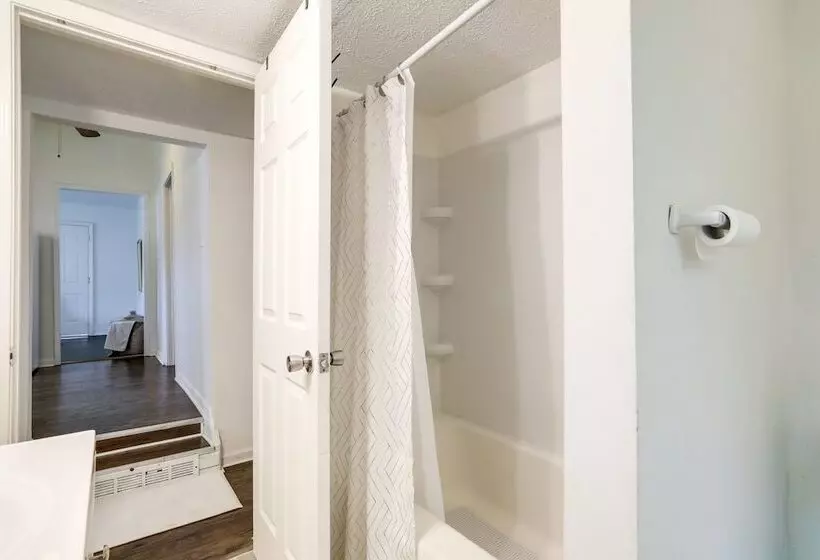 Historic Lawrenceville Home: 32 Mi To Atlanta!