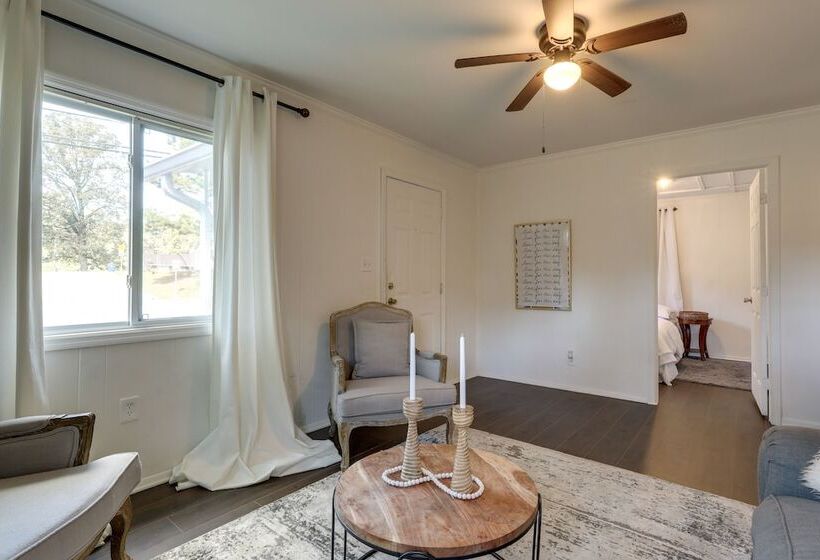 Historic Lawrenceville Home: 32 Mi To Atlanta!