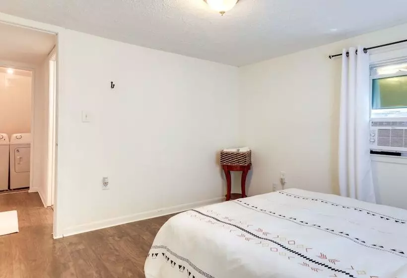 Historic Lawrenceville Home: 32 Mi To Atlanta!