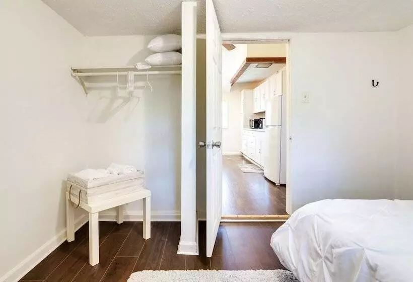 Historic Lawrenceville Home: 32 Mi To Atlanta!