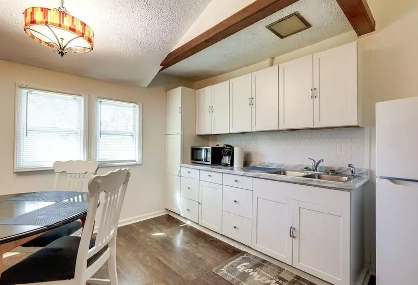 Historic Lawrenceville Home: 32 Mi To Atlanta!