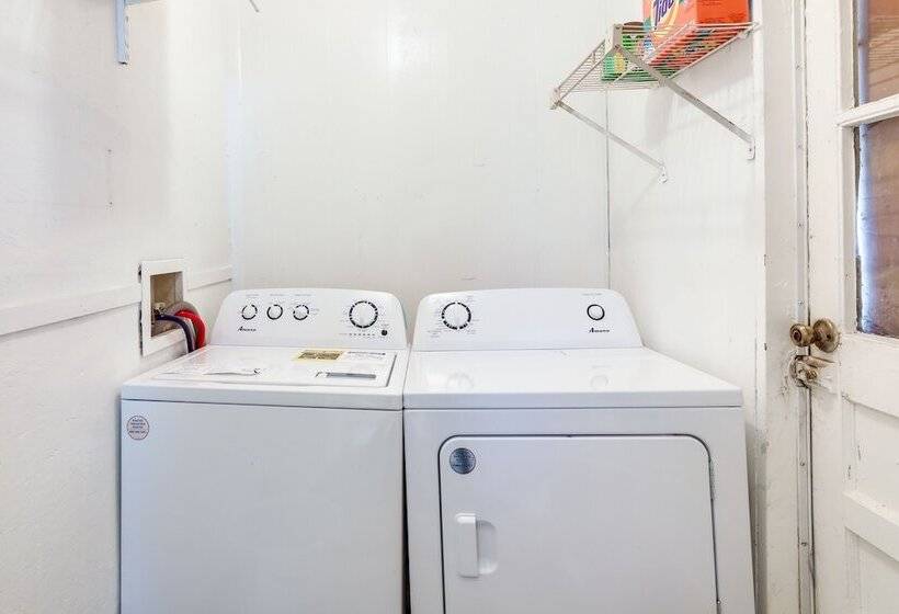 Historic Lawrenceville Home: 32 Mi To Atlanta!