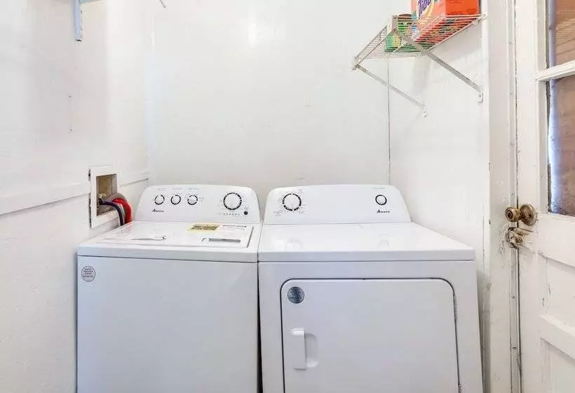 Historic Lawrenceville Home: 32 Mi To Atlanta!