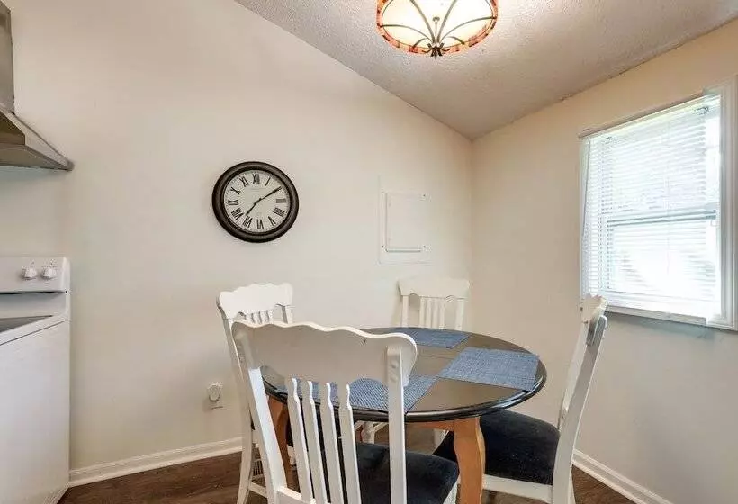 Historic Lawrenceville Home: 32 Mi To Atlanta!