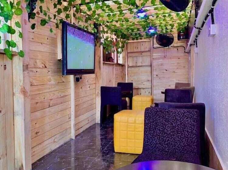 هتل Vintage Suites And Apartment