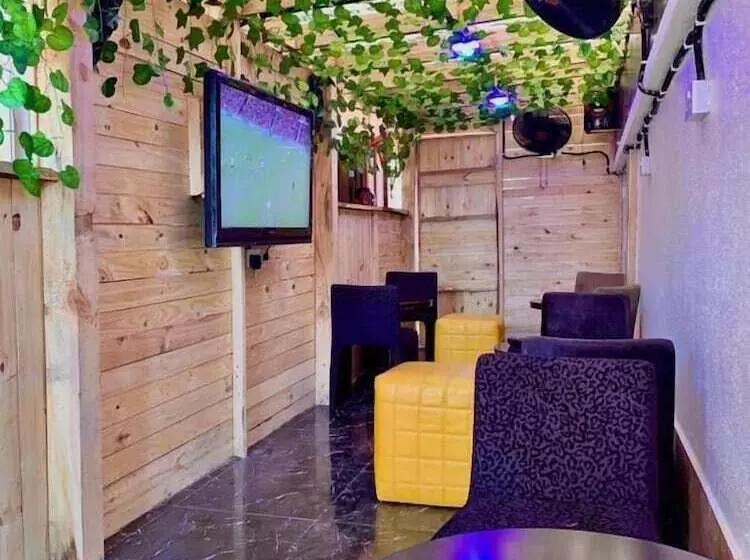 هتل Vintage Suites And Apartment