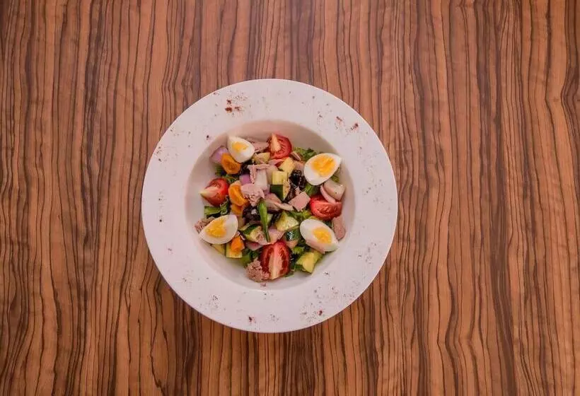 هتل Vintage Suites And Apartment