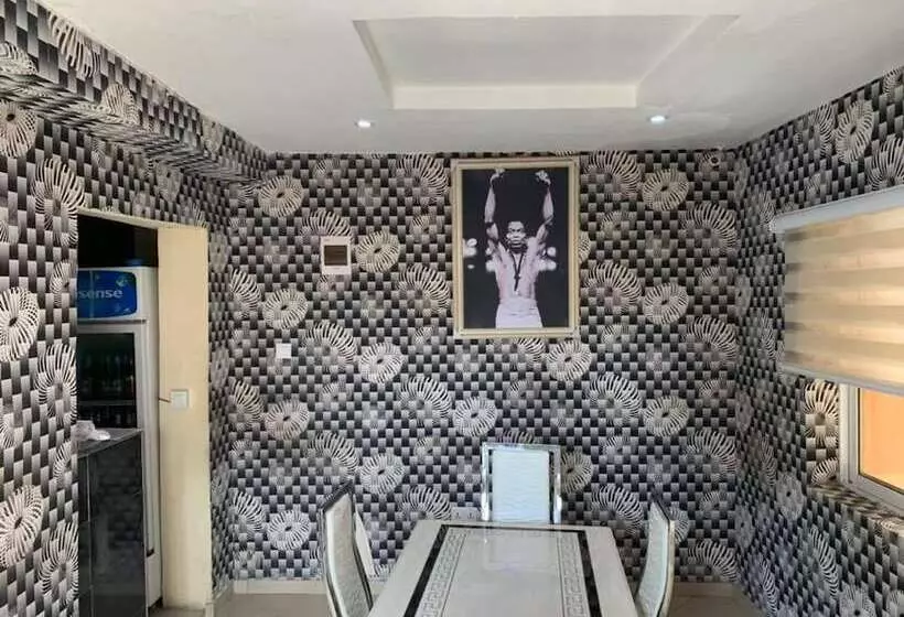 هتل Vintage Suites And Apartment