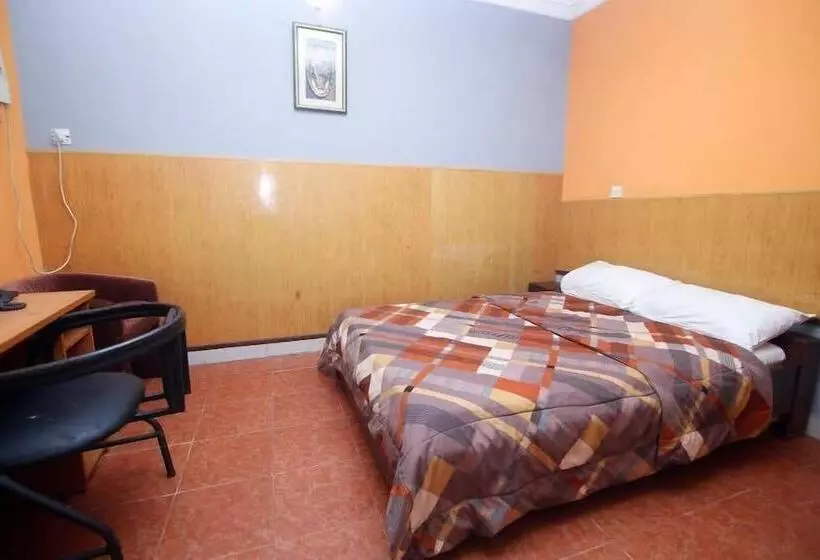 هتل Vintage Suites And Apartment