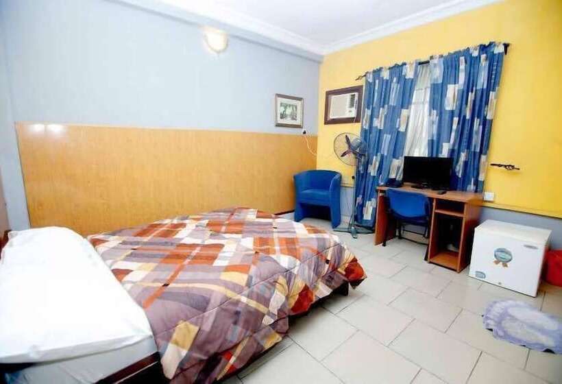 هتل Vintage Suites And Apartment