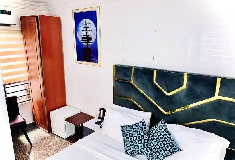 هتل Vintage Suites And Apartment