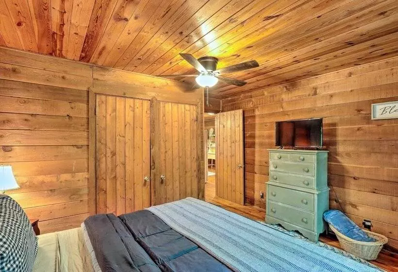 Idyllic Blue Ridge Cabin ~ 1 Mi To Downtown!