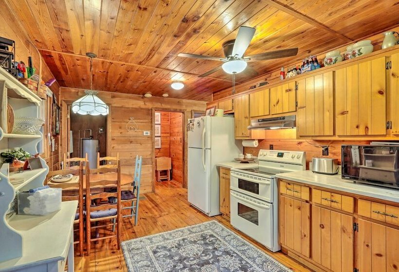 Idyllic Blue Ridge Cabin ~ 1 Mi To Downtown!