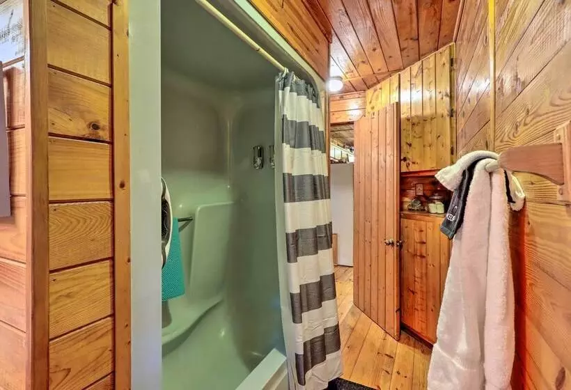 Idyllic Blue Ridge Cabin ~ 1 Mi To Downtown!