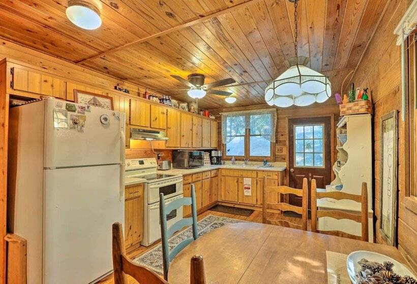 Idyllic Blue Ridge Cabin ~ 1 Mi To Downtown!
