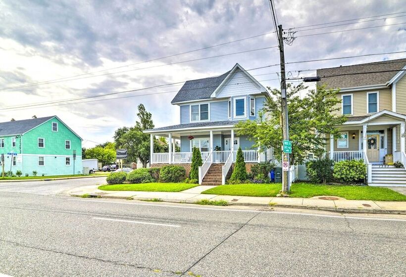 Inviting Norfolk Family Retreat: 1 Block To Beach!