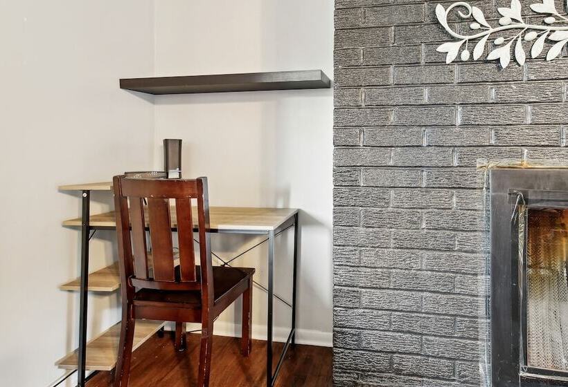 Kansas City Home W/ Yard, Near Longview Lake