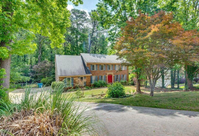 Lilburn Home W/ Deck, 20 Mi To Downtown Atlanta!