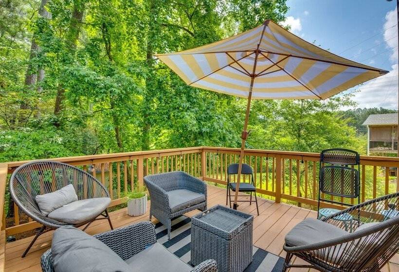 Lilburn Home W/ Deck, 20 Mi To Downtown Atlanta!