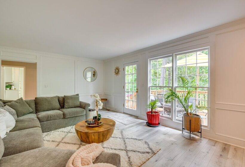 Lilburn Home W/ Deck, 20 Mi To Downtown Atlanta!