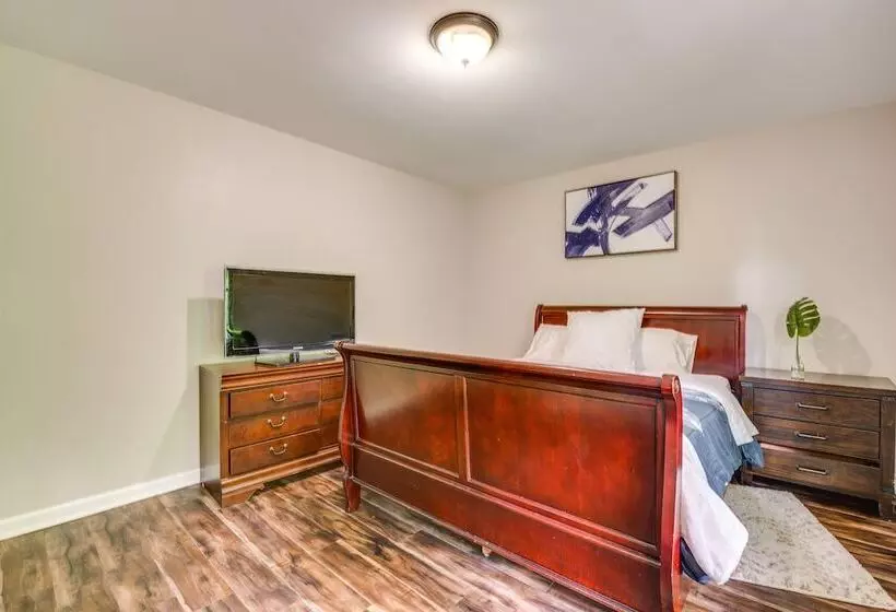 Lilburn Home W/ Deck, 20 Mi To Downtown Atlanta!