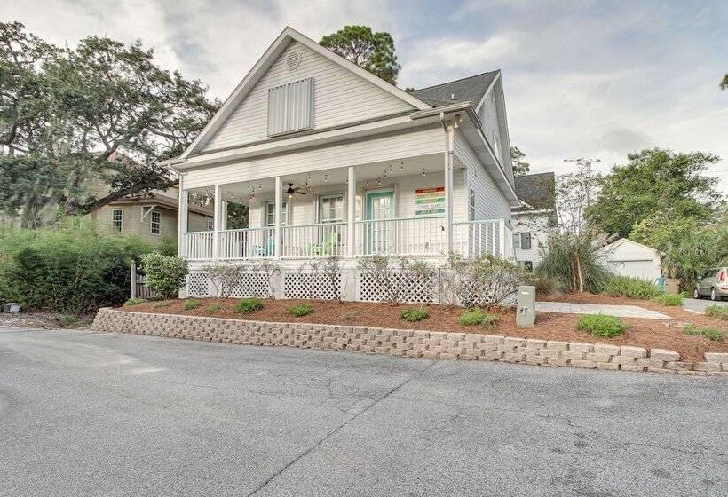 Lovely Tybee Island Home W/ Deck < 1 Mi To Beach!