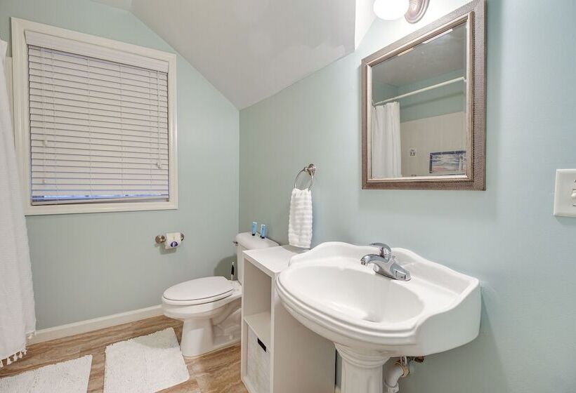 Lovely Tybee Island Home W/ Deck < 1 Mi To Beach!