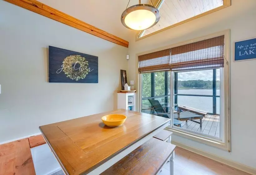 Luxe Lake Sinclair Living: Private Dock And Beach!
