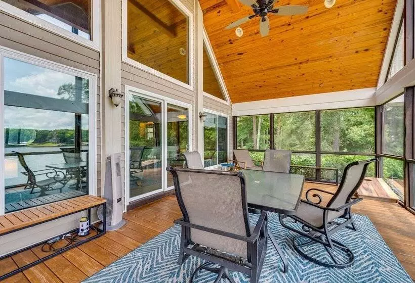 Luxe Lake Sinclair Living: Private Dock And Beach!