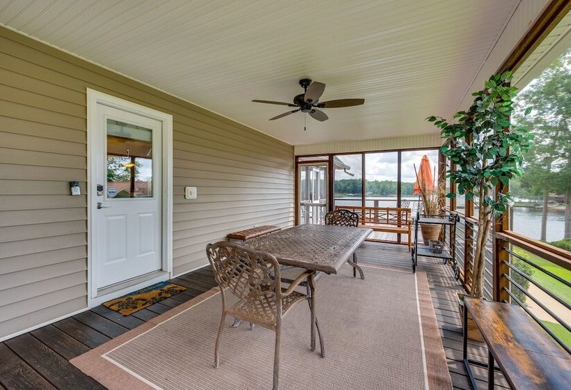 Luxe Lake Sinclair Living: Private Dock And Beach!