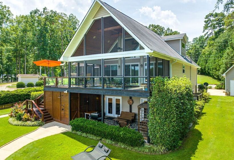 Luxe Lake Sinclair Living: Private Dock And Beach!