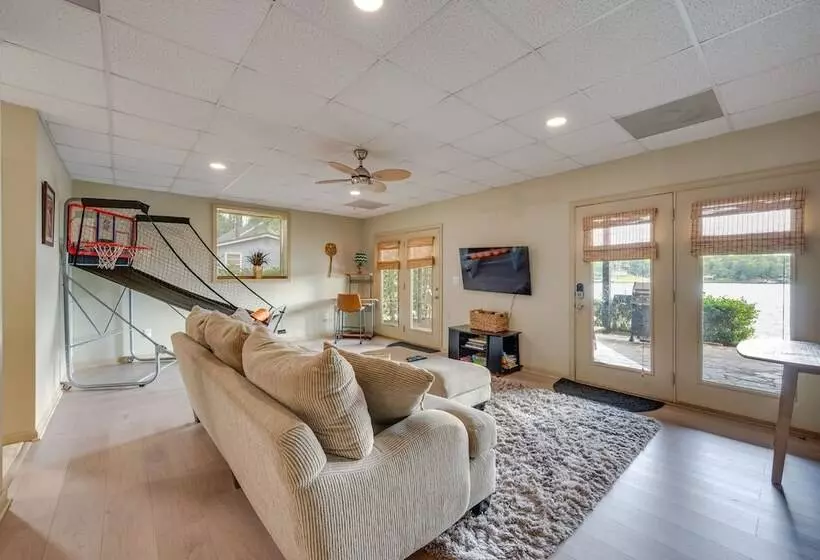 Luxe Lake Sinclair Living: Private Dock And Beach!