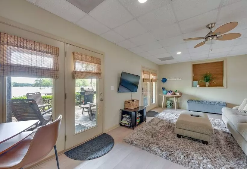 Luxe Lake Sinclair Living: Private Dock And Beach!