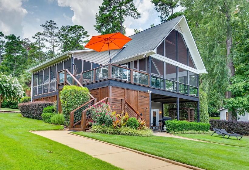 Luxe Lake Sinclair Living: Private Dock And Beach!