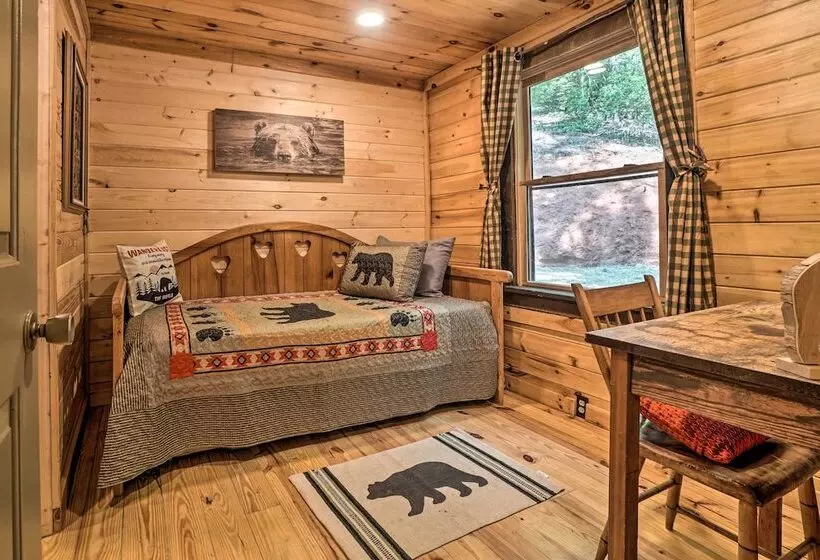 North Georgia Mtn Escape W/ Hot Tub & Games!