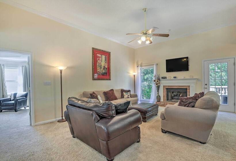 Peaceful Dallas Home W/ Deck + Charcoal Grill