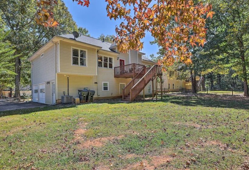 Peaceful Dallas Home W/ Deck + Charcoal Grill