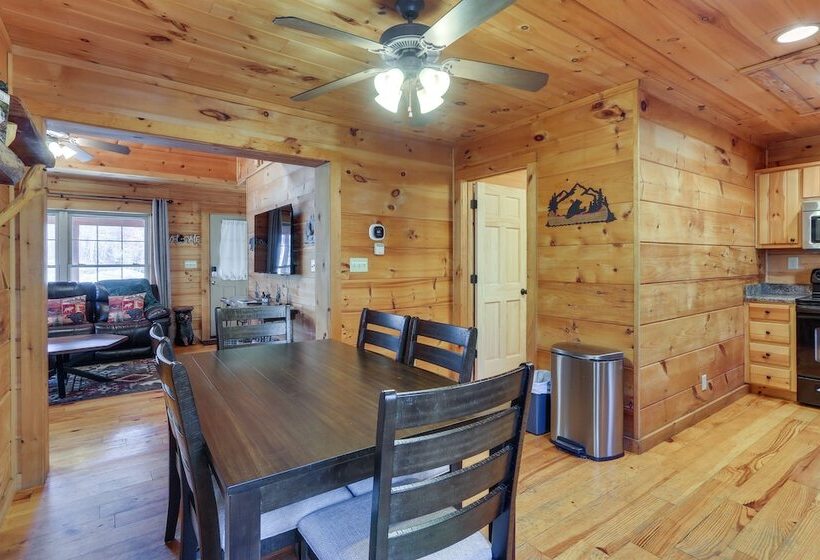 Wardensville Cabin W/ Hot Tub, Creek & Fire Pit!
