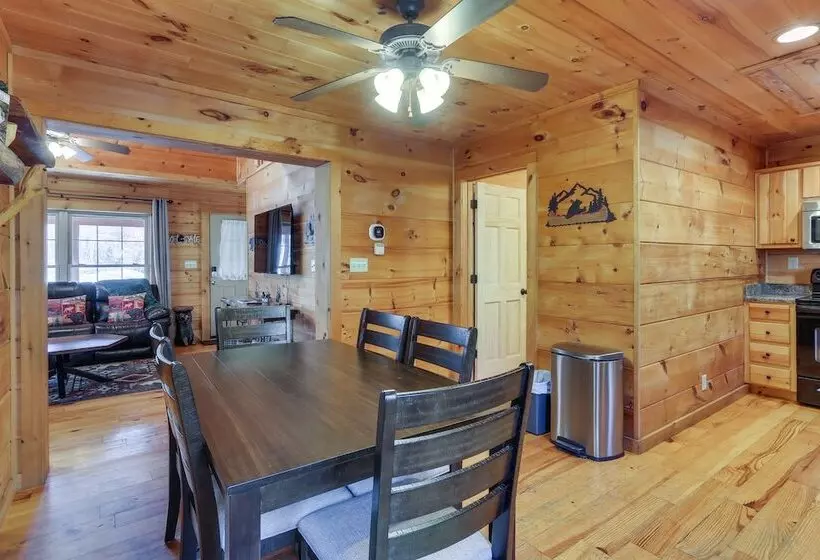 Wardensville Cabin W/ Hot Tub, Creek & Fire Pit!