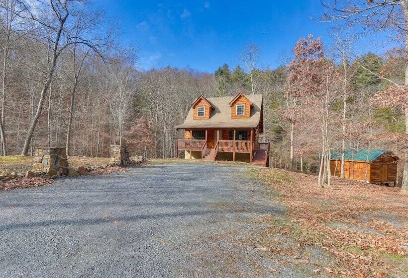 Wardensville Cabin W/ Hot Tub, Creek & Fire Pit!
