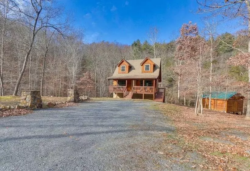 Wardensville Cabin W/ Hot Tub, Creek & Fire Pit!