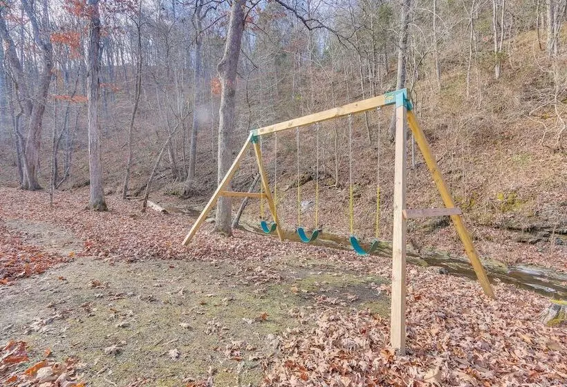 Wardensville Cabin W/ Hot Tub, Creek & Fire Pit!