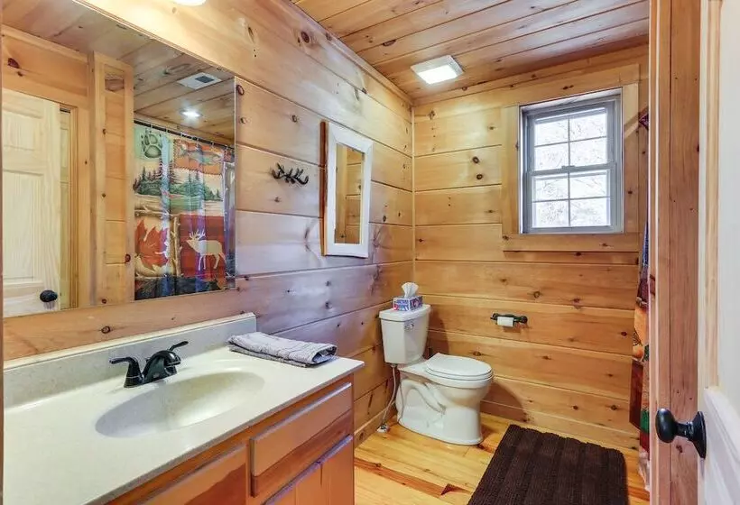 Wardensville Cabin W/ Hot Tub, Creek & Fire Pit!