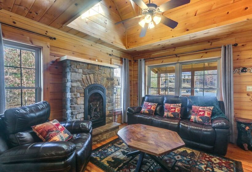 Wardensville Cabin W/ Hot Tub, Creek & Fire Pit!