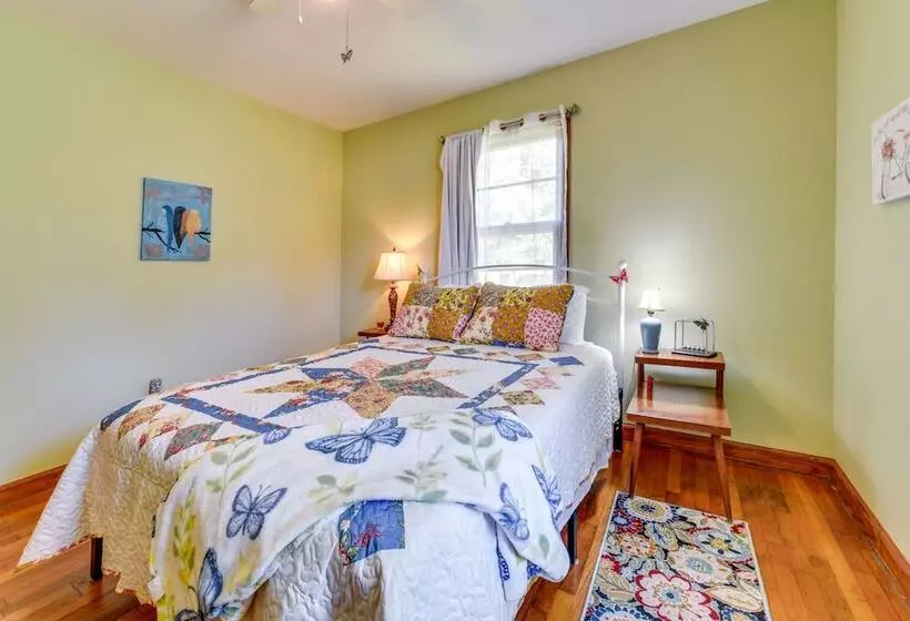 Pet Friendly Douglasville Home W/ Screened Porch!