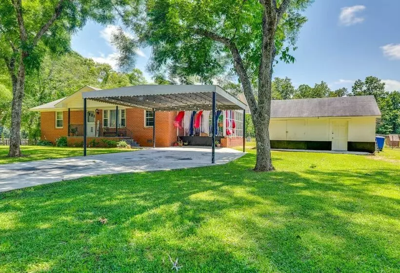 Pet Friendly Douglasville Home W/ Screened Porch!