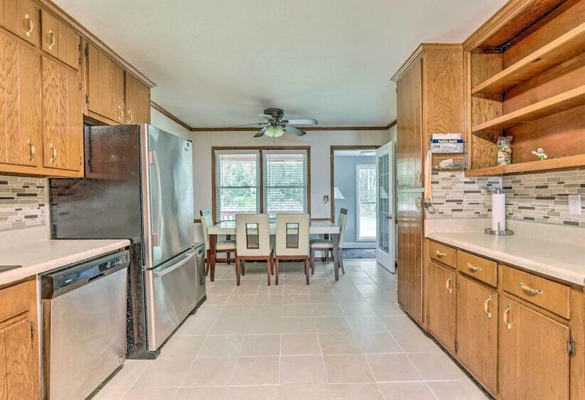 Pet Friendly House W/ Deck In Lawrenceville