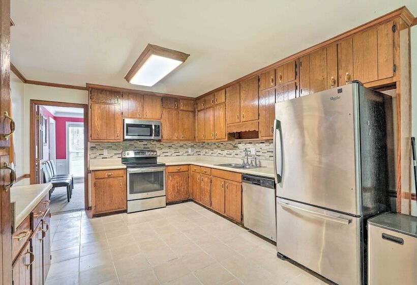 Pet Friendly House W/ Deck In Lawrenceville