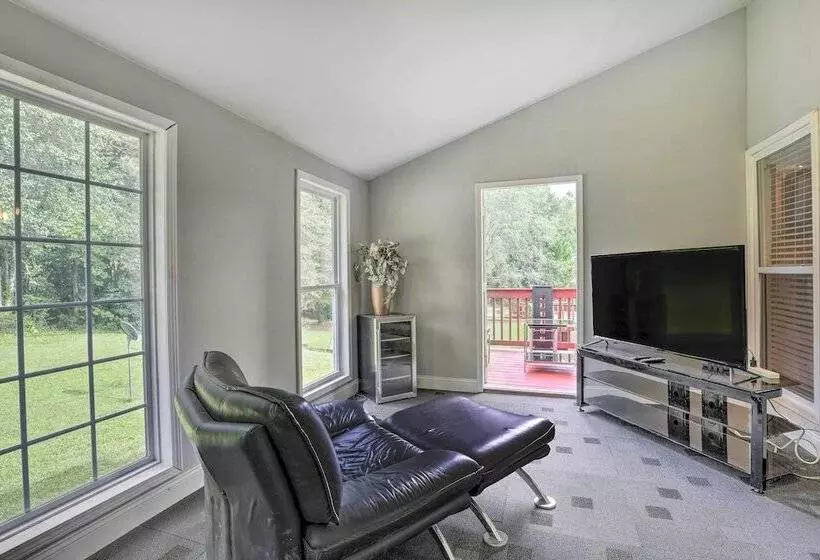 Pet Friendly House W/ Deck In Lawrenceville